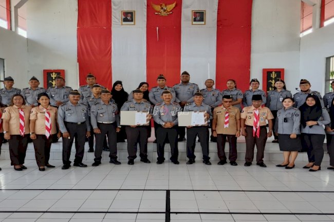 Dua Petugas Lapas Ambon Disematkan Pangkat Baru