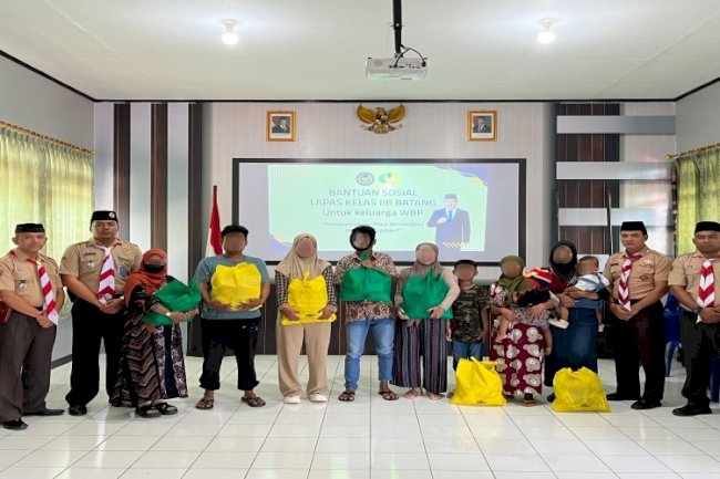 Lapas Batang Salurkan Bansos untuk Keluarga Warga Binaan