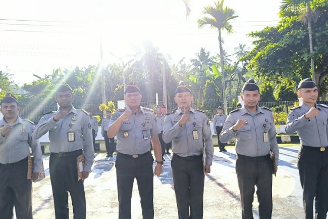 Tunjukkan Kinerja Terbaik, Lima Petugas Lapas Kalabahi Resmi Naik Pangkat