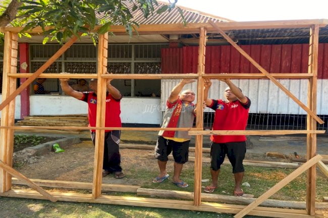 Usai Pelatihan Mebel, Warga Binaan Lapas Atambua Mampu Produksi Jendela dan Pintu