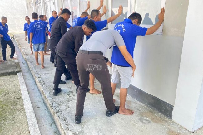 Pastikan Aman, Lapas Namlea Laksanakan Razia dan Deteksi Dini Gangguan Kamtib