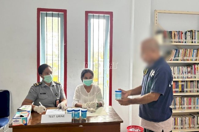 Lapas Saparua Gelar Tes Urine Acak, Wujudkan Lingkungan Bebas Narkoba