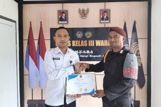 Lapas Wahai Berikan Penghargaan Pegawai Teladan, Dorong Budaya Kerja Positif