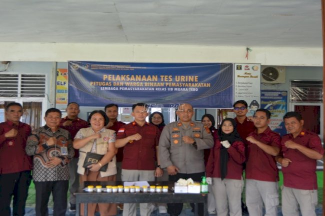 Konsisten Bersih dari Narkoba, Lapas Muara Tebo Tes Urine bagi Petugas dan Warga Binaan