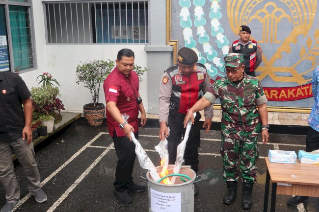 Rutan Klungkung Musnahkan Barang Terlarang dan Tes Urine Pegawai & Warga Binaan