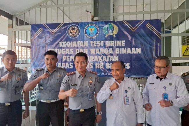 Lapas Brebes dan BNNK Tegal Gelar Tes Urine bagi Petugas dan Warga Binaan