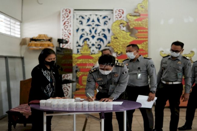 Langkah Konkret P4GN, Petugas dan Warga Binaan Lapas Tabanan Dites Urine 