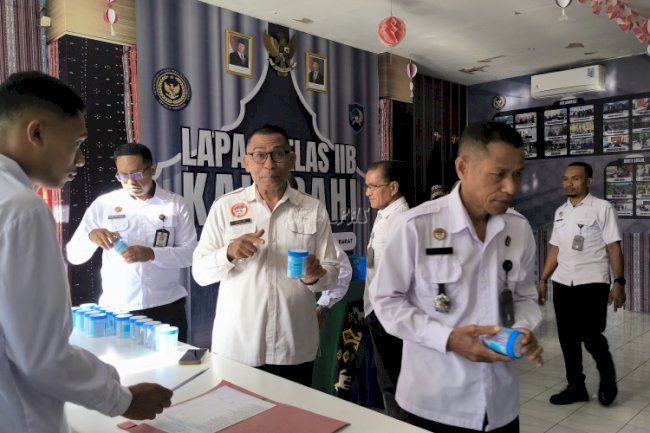 Komitmen Anti Narkoba, Jajaran Lapas Kalabahi Jalani Tes Urine Insidentil 