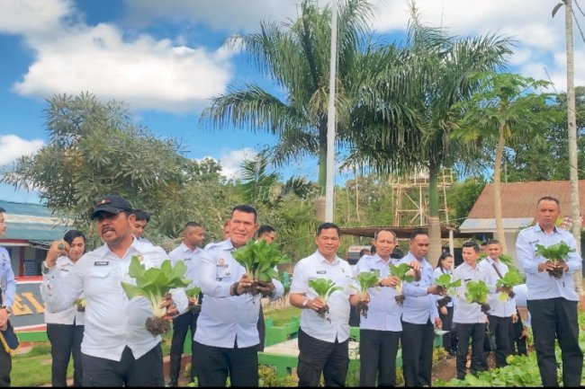 Kakanwil Ditjenpas NTT Puji Panen di SAE Rutan SoE, Dukung Warga Binaan Mandiri dan Produktif