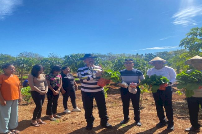 Lapas Kupang Bagikan Bansos Hasil Panen Warga Binaan