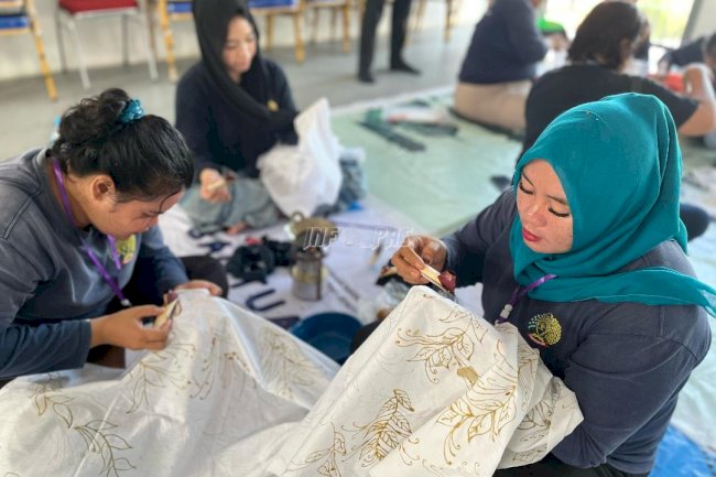 Cetak Warga Binaan Produktif, Lapas Perempuan Pontianak Gelar Pelatihan Batik
