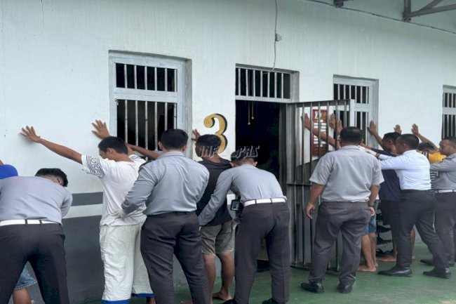 Komitmen Berantas Halinar, Lapas Banjarbaru Gencarkan Razia Kamar Warga Binaan