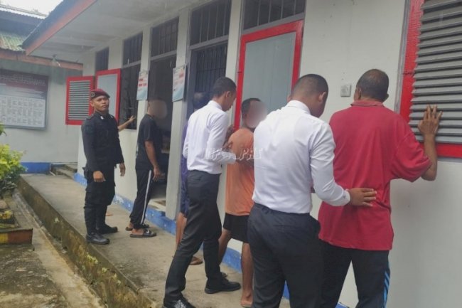 Geledah Blok Hunian Warga Binaan, Lapas Saparua Libatkan CASN