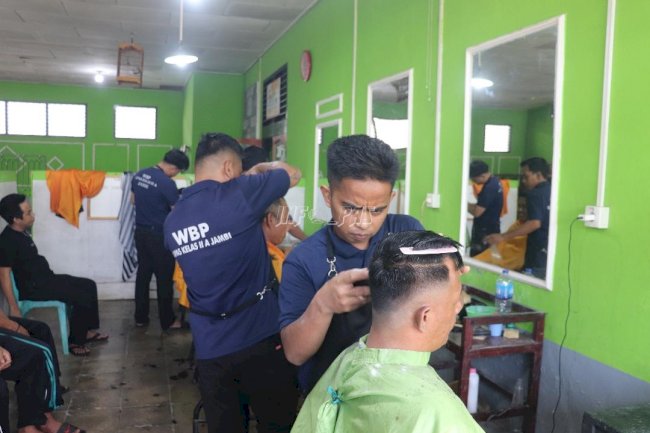Lapas Jambi Dorong Kemandirian Warga Binaan melalui Pelatihan Pangkas Rambut