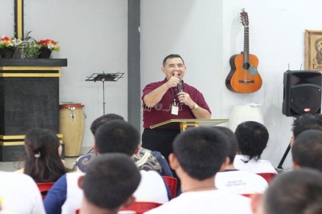 Lapas Narkotika Bangli Hadirkan Pendeta Gilbert Lumoindong dalam Ibadah Rohani