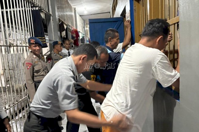 Jaga Keamanan, Lapas Tolitoli Gencarkan Razia Bersama Brimob