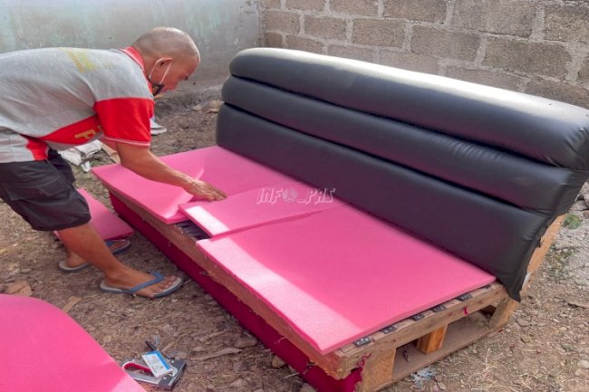 Warga Binaan Lapas Atambua Sulap Sofa Rusak dan Buat Meja Baru