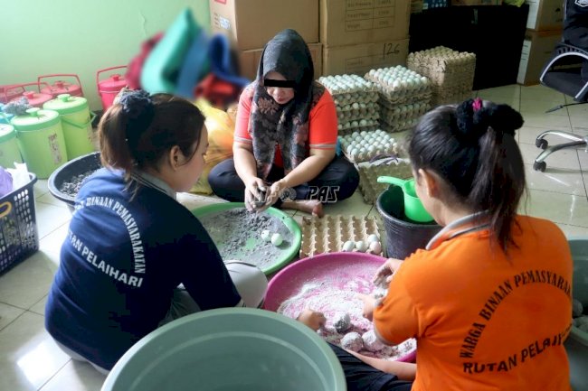 Produksi Telur Asin, Rutan Pelaihari Latih Kemandirian Warga Binaan Perempuan