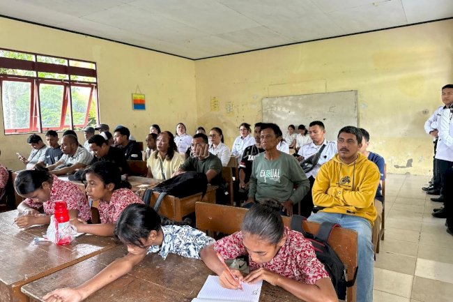 Klien Bapas Ambon Dukung Pendidikan Lewat Aksi Sosial di SMP PGRI 2