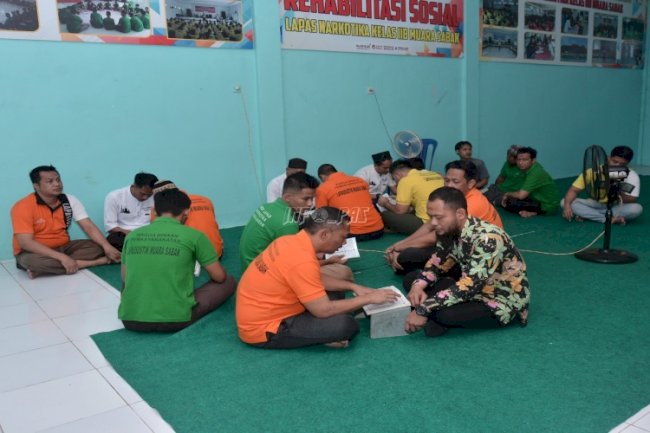 Bekal Spritual, Warga Binaan Lapas Narkotika Muara Sabak Belajar Baca Iqra