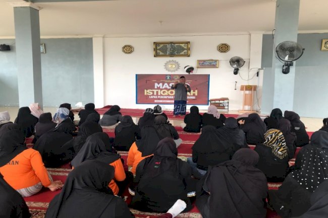 Warga Binaan Lapas Perempuan Jambi Khidmat Dengarkan Tausiah Ustaz Ngatmin