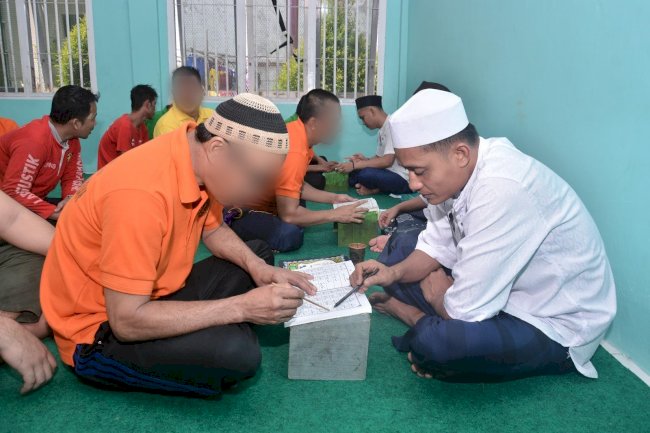 Lapas Narkotika Muara Sabak Ajari Warga Binaan Baca Al-Qur'an