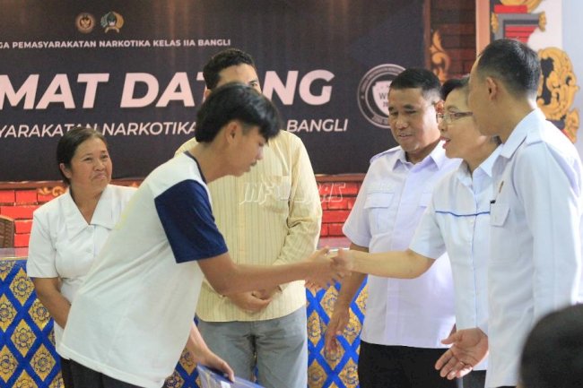 Pendidikan Kesetaraan, Satu Warga Binaan Lapas Narkotika Bangli Lulus Paket C