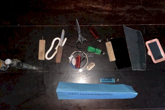 Laksanakan Tindakan Preventif, Lapas Saumlaki Gelar Razia Malam Hari