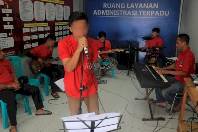 Musik Jadi Terapi Jiwa Warga Binaan Lapas Pemuda Madiun