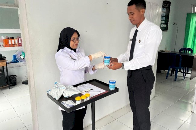 Tes Urine CASN & Warga Binaan, Lapas Piru Tegaskan Komitmen Zero Narkoba