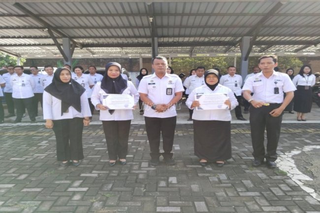 Bapas Pati Berikan Apresiasi bagi Petugas Teladan dan Petugas Pelayanan Terbaik 