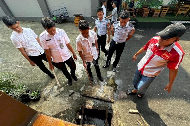 Deteksi Dini & Jaga Kesehatan Lingkungan, Lapas Cipinang Periksa Saluran Air