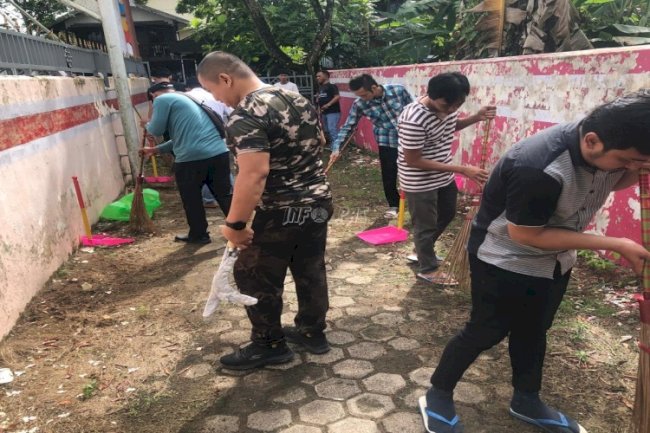 Semangat Gotong Royong Warnai Kebersamaan Petugas dan Klien Bapas Amuntai 
