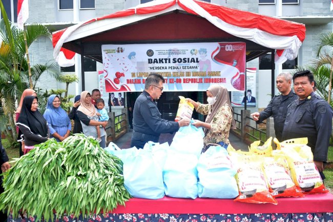 Sambut HUT RI, Lapas Narkotika Muara Sabak Salurkan Bantuan Merdeka Peduli Sesama