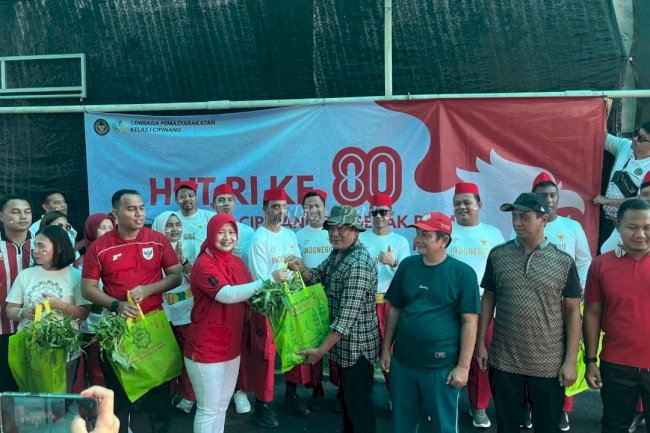 Lapas Cipinang Berbagi Hasil Panen Napi Berkebun di Fun Walk HUT Ke-80 RI