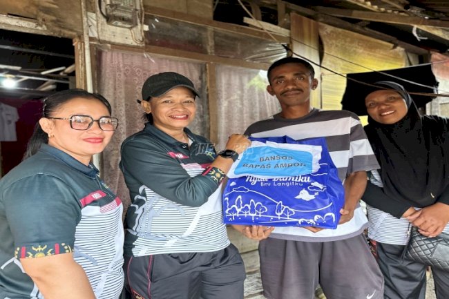 Merdeka Peduli Sesama, Bapas Ambon Salurkan Bantuan untuk Warga Sekitar