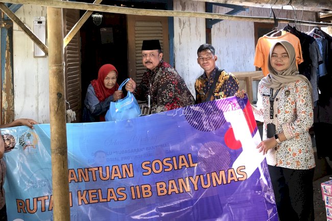 HUT Ke-80 RI, Rutan Banyumas Salurkan Bantuan ke Warga Desa Panusupan