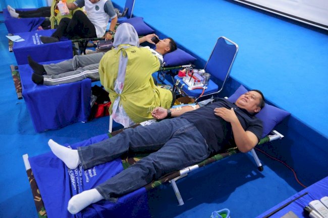 Peduli Kemanusiaan, Kakanwil Ditjenpas Kalsel Donor Darah di Lapas Banjarmasin