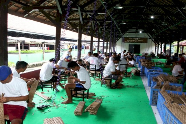 Pembuatan Furnitur, Langkah Nyata Program Pembinaan Kemandirian Warga Binaan Lapas Madiun