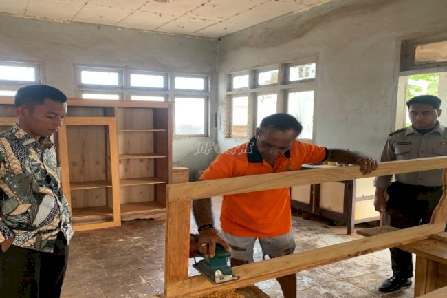 Warga Binaan Lapas Saumlaki Buat 10 Paket Kusen Jendela Pesanan Masyarakat