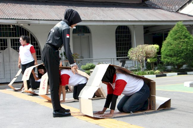 Semarakkan HUT Ke-80 RI, Warga Binaan Perempuan Lapas Madiun Ikuti Lomba Tradisional