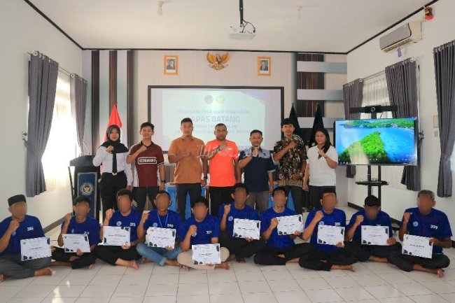 25 Warga Binaan Lapas Batang Terima Sertifikat Pelatihan Pengelasan