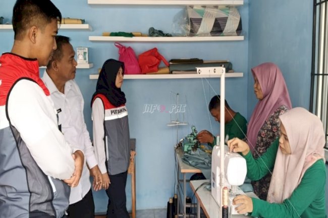 Bersama Pertamina AFT Sultan Taha, Kabapas Jambi Tinjau Perkembangan Klien dalam Pelatihan Menjahit