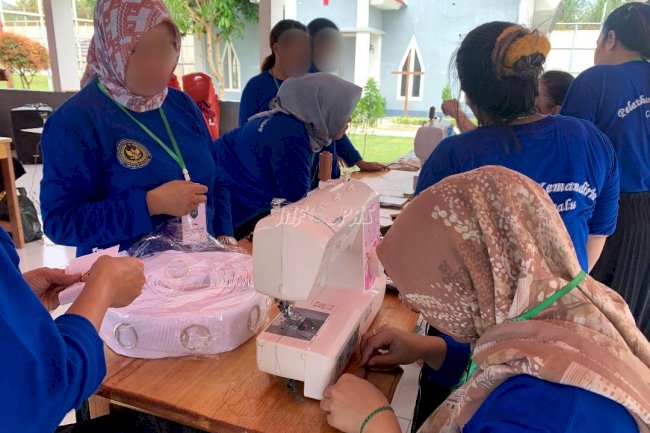 Dukung Kemandirian Warga Binaan, Lapas Perempuan Palu Gelar Pelatihan Menjahit & Salon