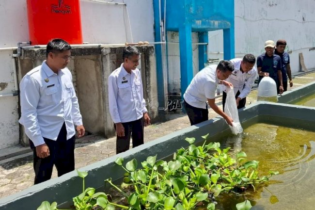 Dukung Ketahanan Pangan, Lapas Brebes Tebar 2.000 Benih Nila