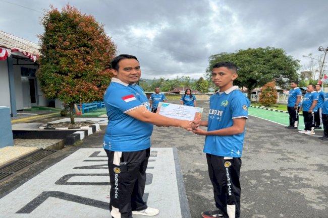 Apresiasi Dedikasi dan Kinerja, Rutan Ambon Berikan Penghargaan Petugas Teladan Periode Juli 2025