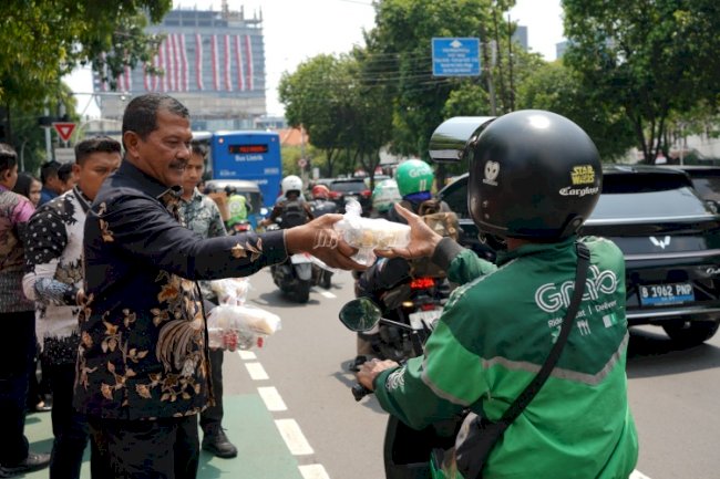 Dukung PHTC, Ditjenpas Bagikan 500 Paket Makanan Gratis di Jumat Berkah