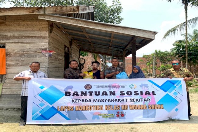 Peduli Sesama, Lapas Narkotika Muara Sabak Bagikan Bantuan Sosial kepada Masyarakat