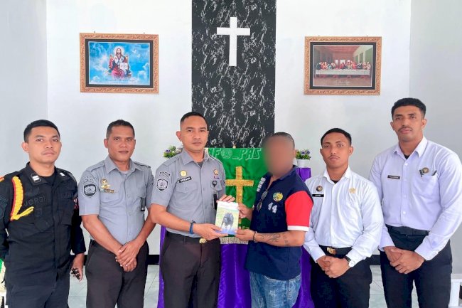 Dukung Pertumbuhan Iman, Lapas Wahai Bagikan Buku Rohani kepada Warga Binaan