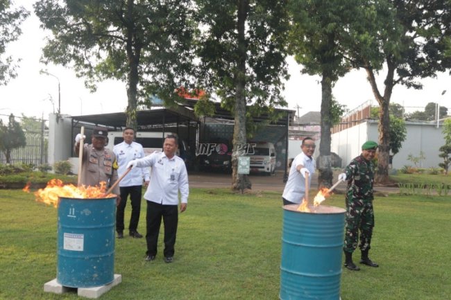 Kakanwil Ditjenpas Jateng Pimpin Pemusnahan Barang Terlarang Hasil Razia di Lapas Semarang